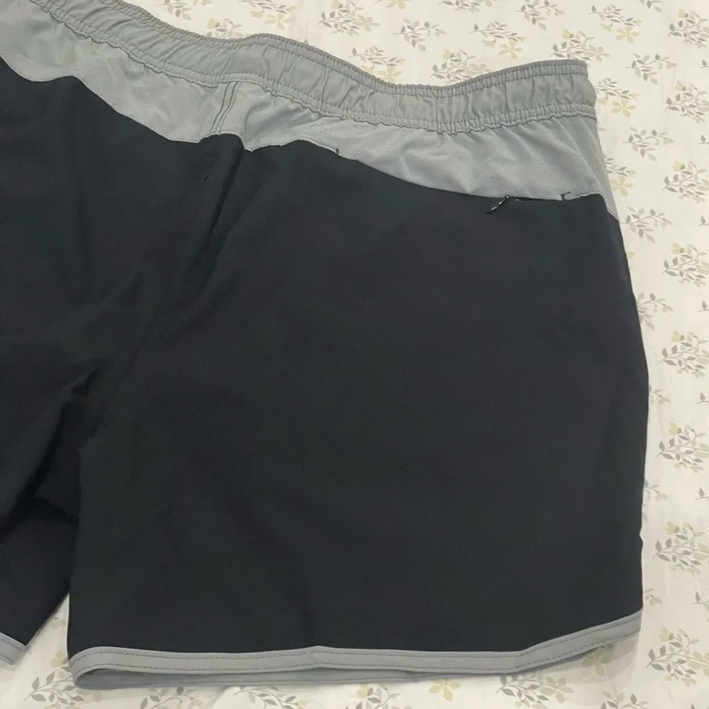 Speedo XL Black/Grey Swim Trunks with Pockets‎